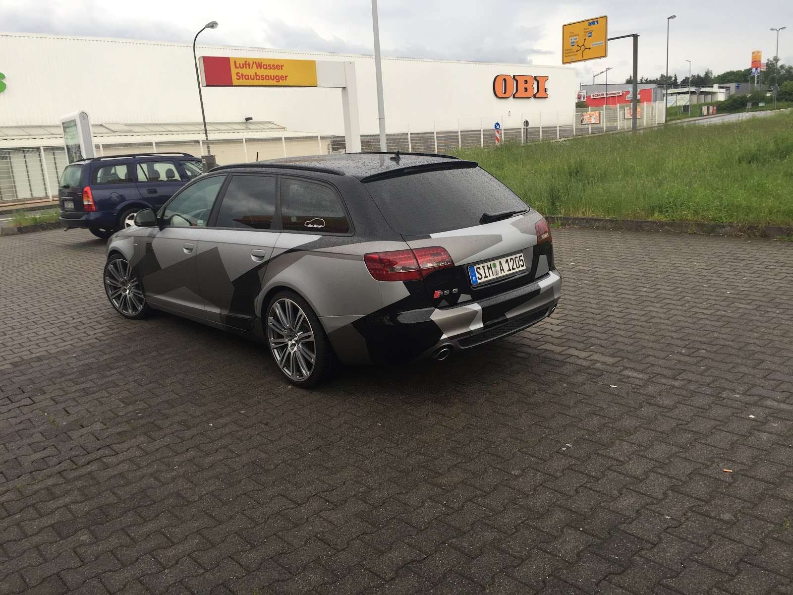 Audi RS6 in Camouflage-Vollfolierung